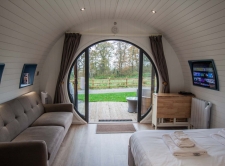 Family Glamping Pod   00 02