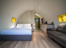 Family Glamping Pod   00 04