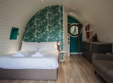 Family Glamping Pod   00 05