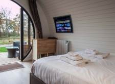 Family Glamping Pod   01 09